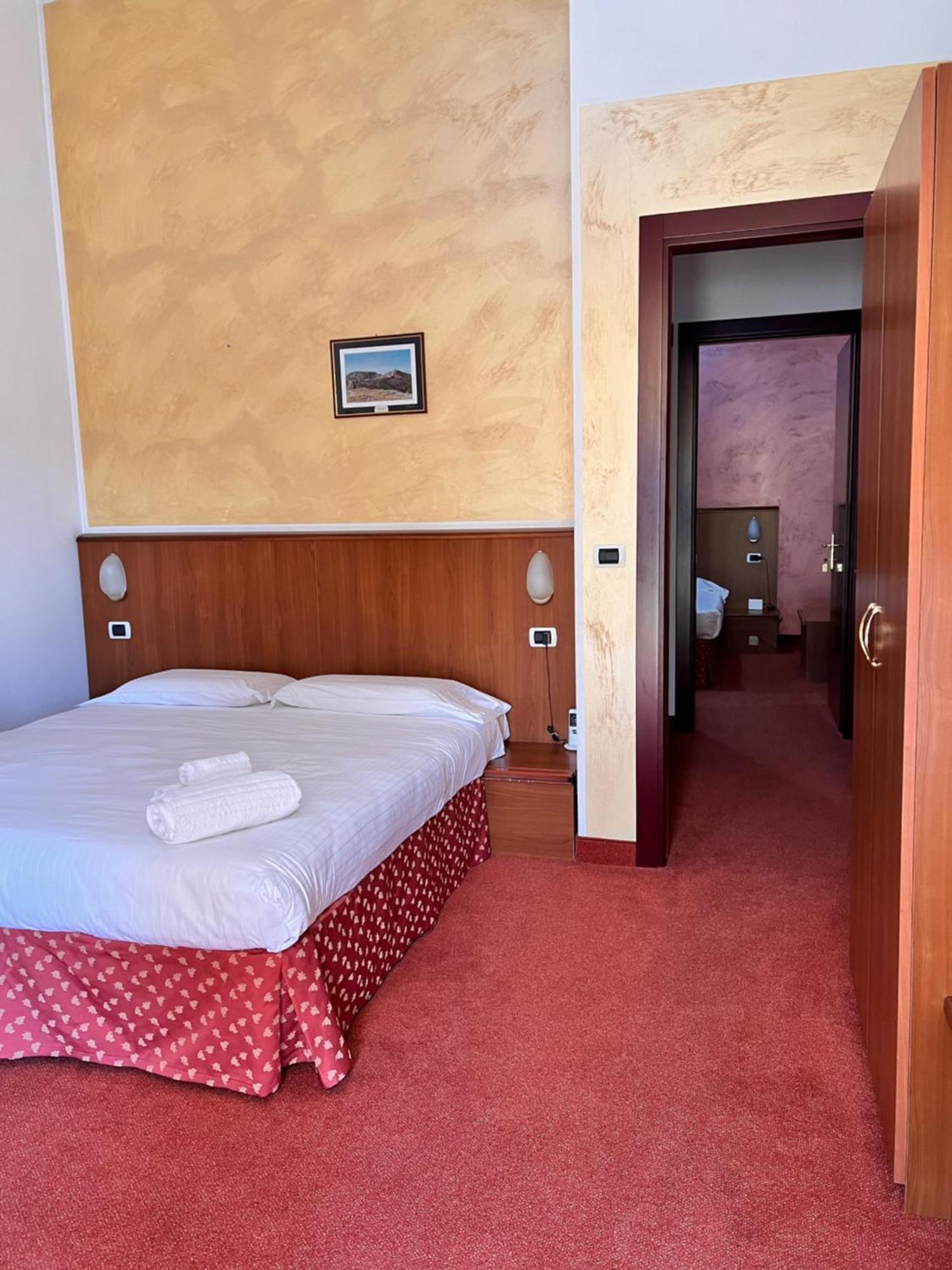 Fell Hotel Susa Ngoại thất bức ảnh